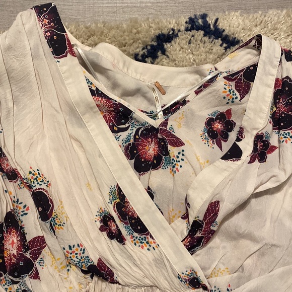 Cream floral Free People long sleeve top. Size XS - Picture 3 of 3